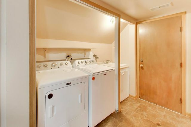 1462 Dayton Place, Des Plaines, IL 60018