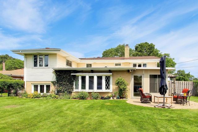 1462 Dayton Place, Des Plaines, IL 60018