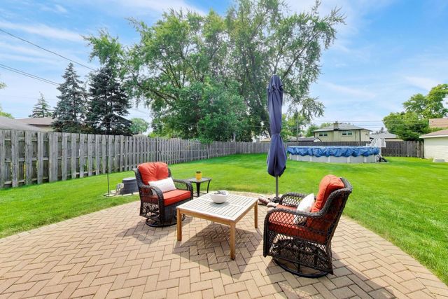 1462 Dayton Place, Des Plaines, IL 60018