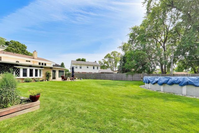1462 Dayton Place, Des Plaines, IL 60018