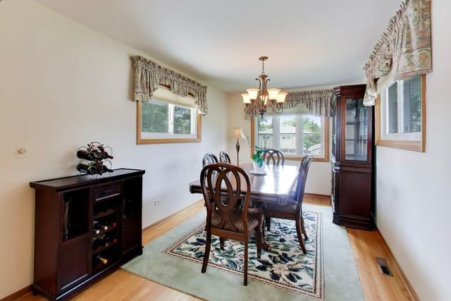 1462 Dayton Place, Des Plaines, IL 60018