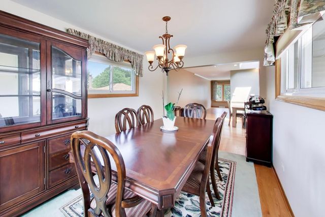 1462 Dayton Place, Des Plaines, IL 60018