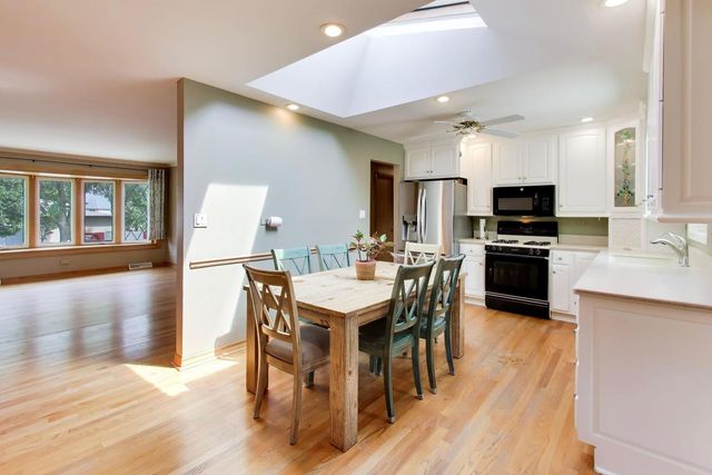 1462 Dayton Place, Des Plaines, IL 60018