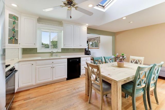 1462 Dayton Place, Des Plaines, IL 60018