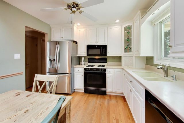 1462 Dayton Place, Des Plaines, IL 60018