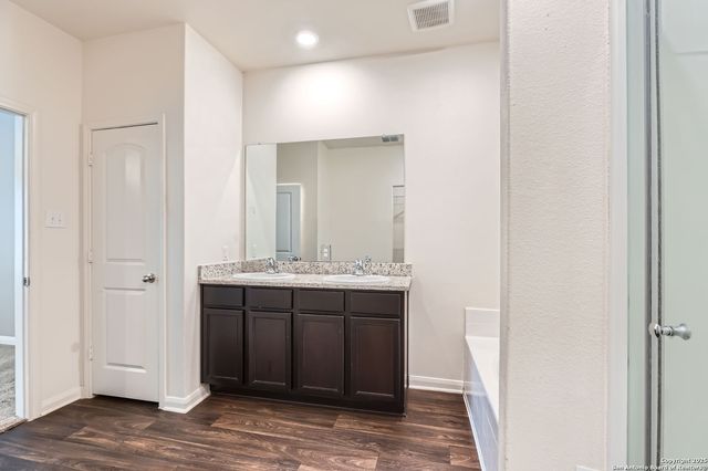 11846 Latour Valley, San Antonio, TX 78252