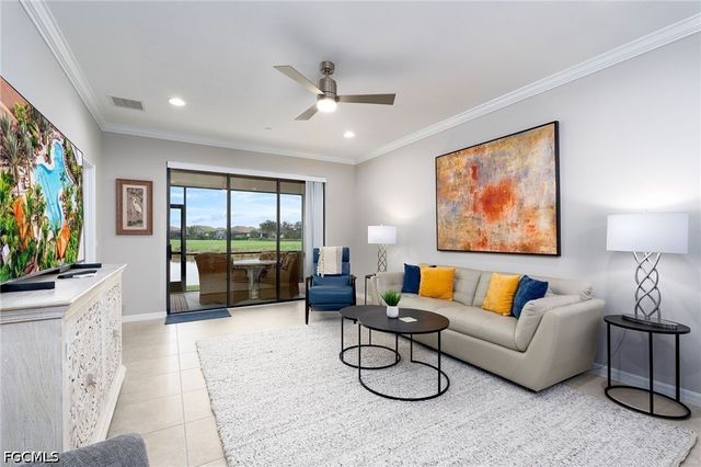 9389 Pocida CT 103, Naples, FL 34119
