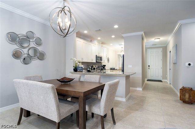 9389 Pocida CT 103, Naples, FL 34119