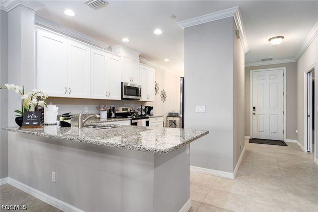 9389 Pocida CT 103, Naples, FL 34119