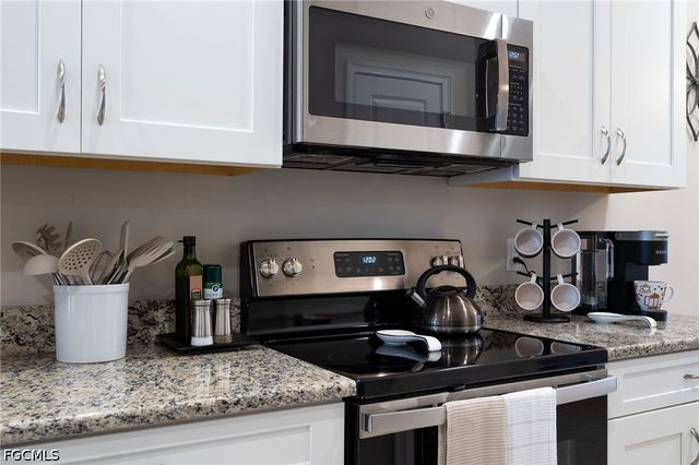 9389 Pocida CT 103, Naples, FL 34119