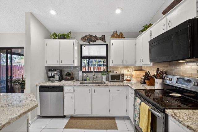 154 Rosewood Circle, Jupiter, FL 33458