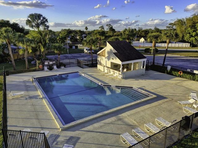 154 Rosewood Circle, Jupiter, FL 33458