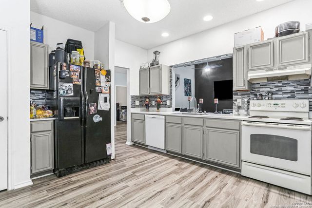 7571 Corian Park, San Antonio, TX 78249