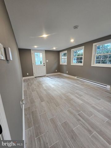 972 WINDSOR RD, Warminster, PA 18974