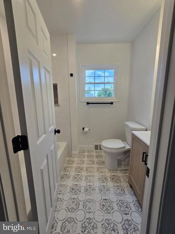 972 WINDSOR RD, Warminster, PA 18974