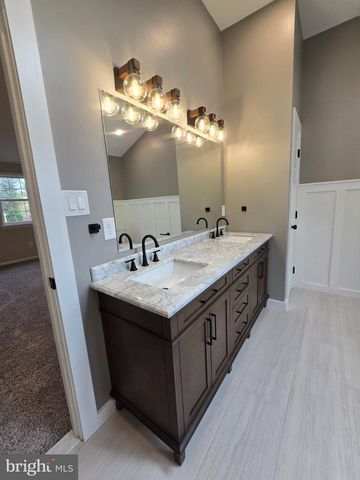 972 WINDSOR RD, Warminster, PA 18974