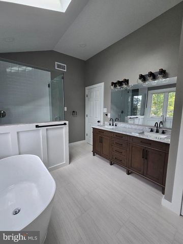 972 WINDSOR RD, Warminster, PA 18974