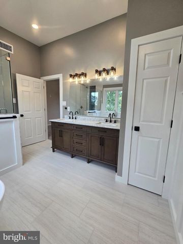 972 WINDSOR RD, Warminster, PA 18974