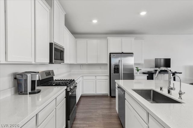 10006 Joshua Foothills Street, Las Vegas, NV 89178