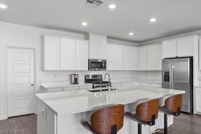 10006 Joshua Foothills Street, Las Vegas, NV 89178