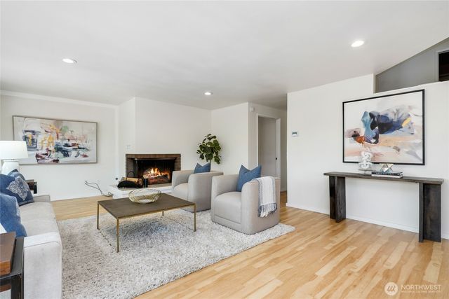 8808 NE 14th Street, Clyde Hill, WA 98004