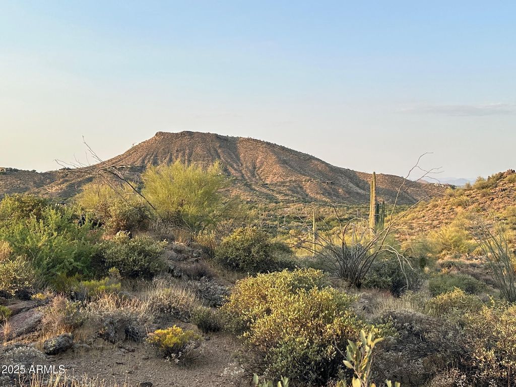 Image 10 of property listing at 9312 E BRAHMA Road 12, Scottsdale, AZ 85262