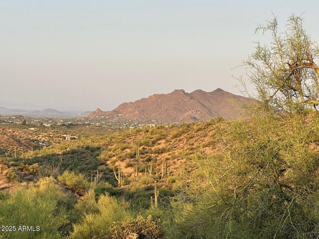 Image 5 of property listing at 9312 E BRAHMA Road 12, Scottsdale, AZ 85262