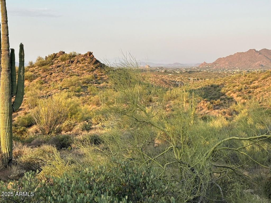 Image 7 of property listing at 9312 E BRAHMA Road 12, Scottsdale, AZ 85262