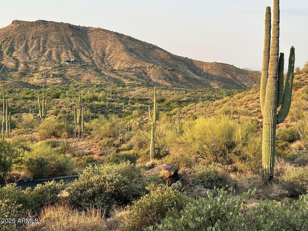 Image 8 of property listing at 9312 E BRAHMA Road 12, Scottsdale, AZ 85262