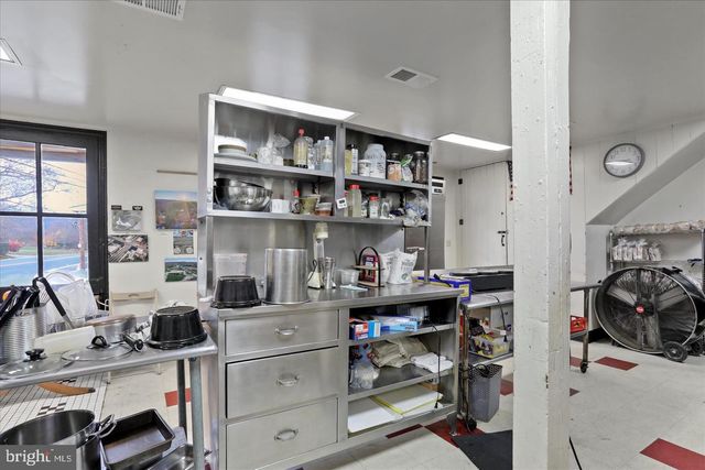 12509 WOLFSVILLE RD, Myersville, MD 21773