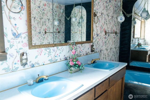 410 1st Street, Easton, WA 98925