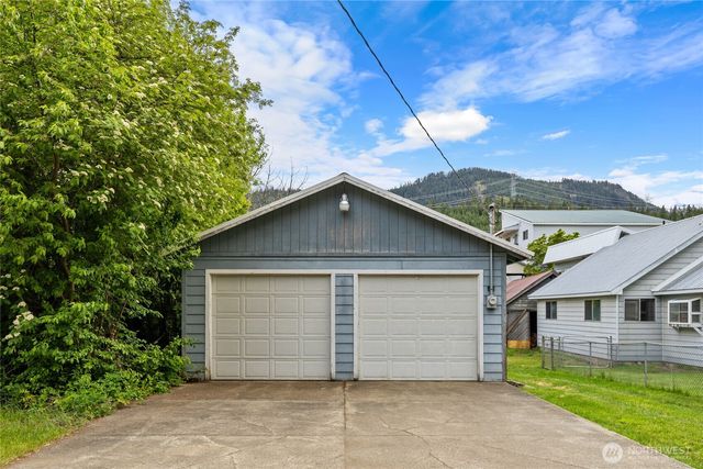 410 1st Street, Easton, WA 98925