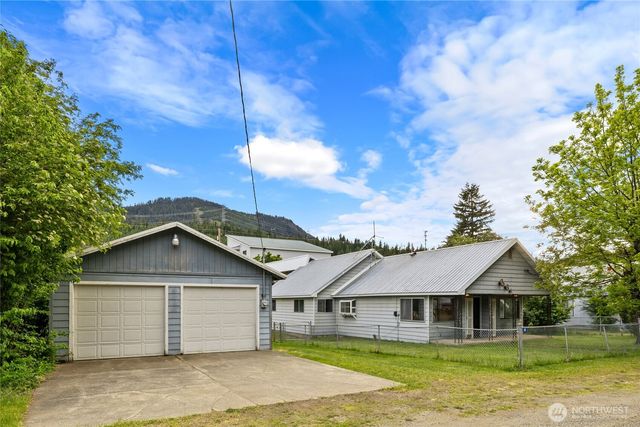 410 1st Street, Easton, WA 98925