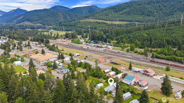 410 1st Street, Easton, WA 98925
