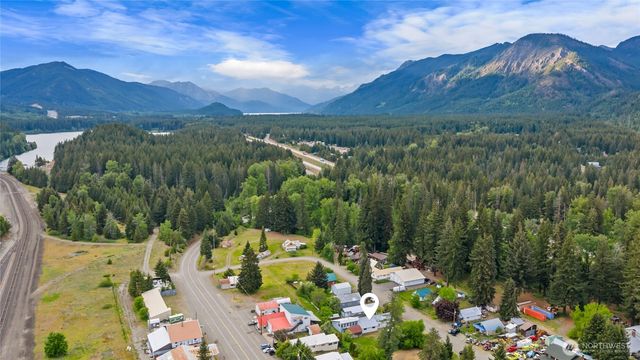 410 1st Street, Easton, WA 98925
