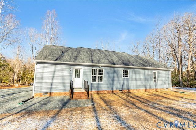 125 Ferry Landing Rd, Dunnsville, VA 22454