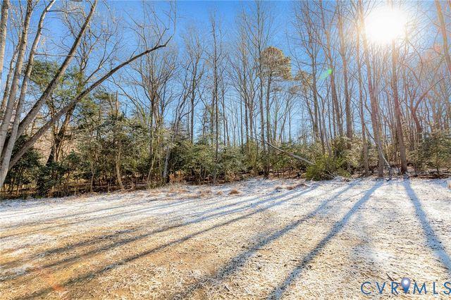 125 Ferry Landing Rd, Dunnsville, VA 22454