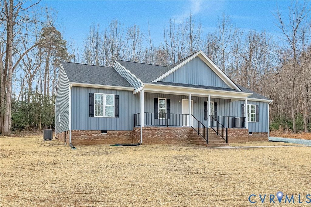 125 Ferry Landing Rd, Dunnsville, VA 22454