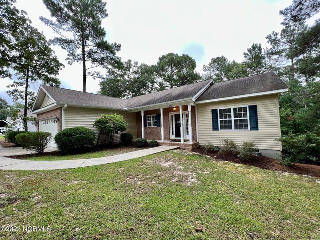 150 Sandhills Circle, Pinehurst, NC 28374