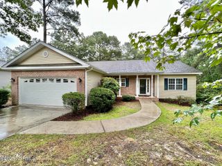 150 Sandhills Circle, Pinehurst, NC 28374