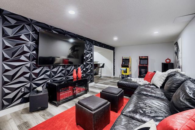 12210 51st Avenue N, Plymouth, MN 55442