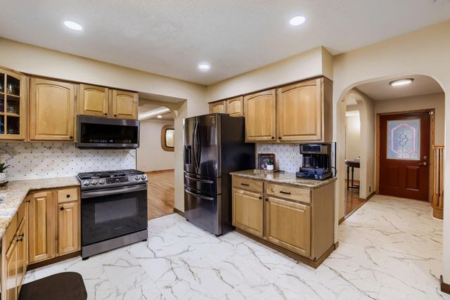 12210 51st Avenue N, Plymouth, MN 55442