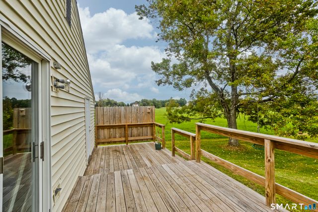 890 North Street, Suffield, CT 06078