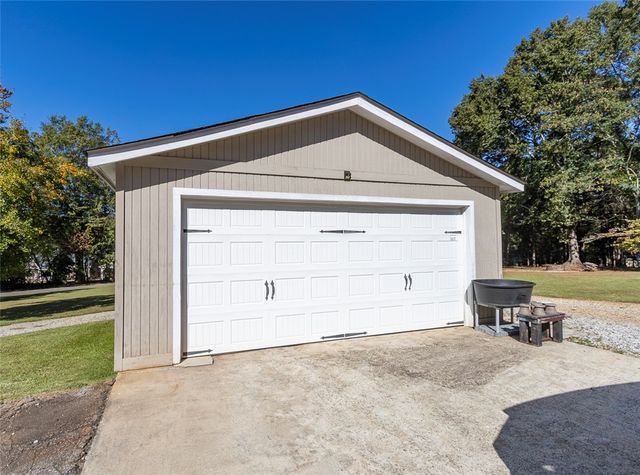 105 Hillandale Road, Seneca, SC 29672