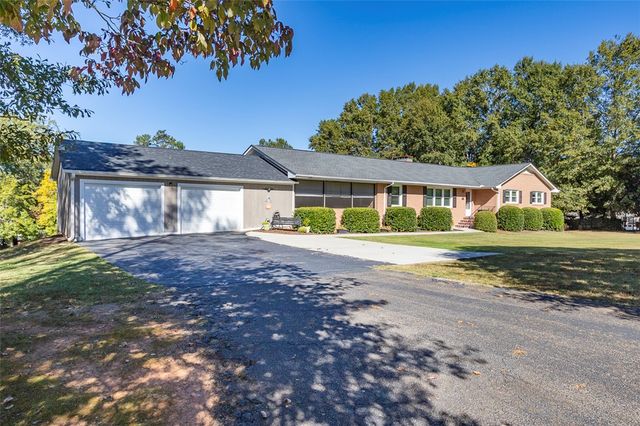 105 Hillandale Road, Seneca, SC 29672