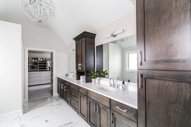15w601 89th Place, Burr Ridge, IL 60527
