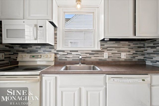 15743 Ash Avenue, Eastpointe, MI 48021