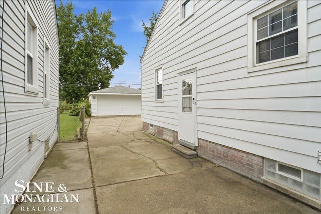 15743 Ash Avenue, Eastpointe, MI 48021