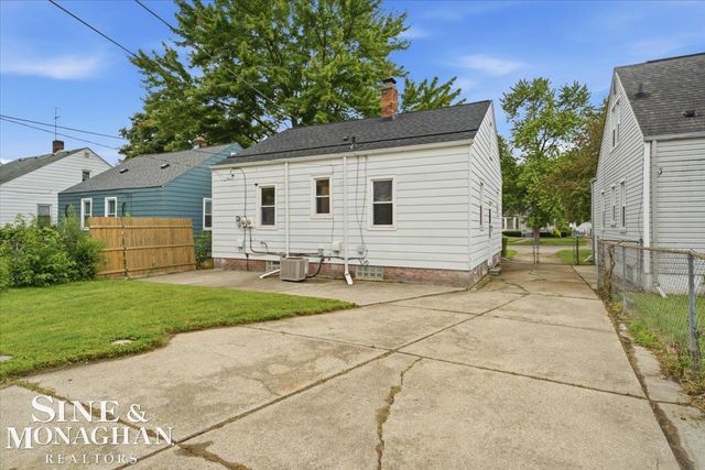 15743 Ash Avenue, Eastpointe, MI 48021