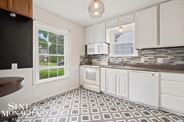 15743 Ash Avenue, Eastpointe, MI 48021